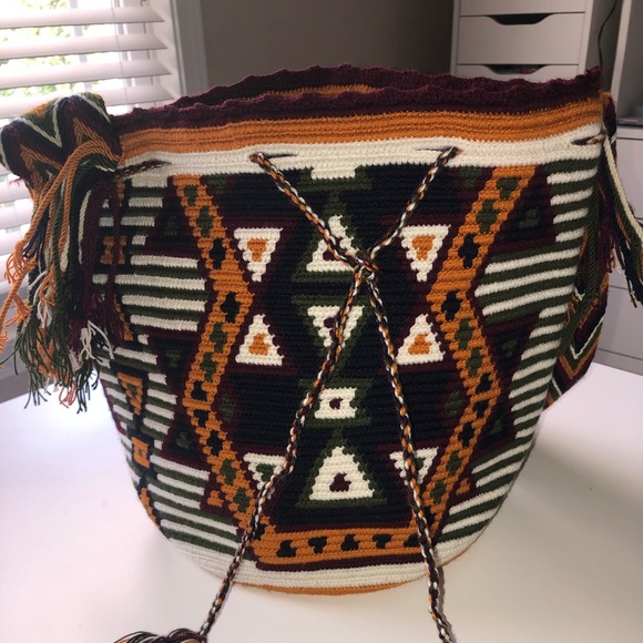 Authentic Handmade Colombian Wayuu Handbag - Picture 2 of 5